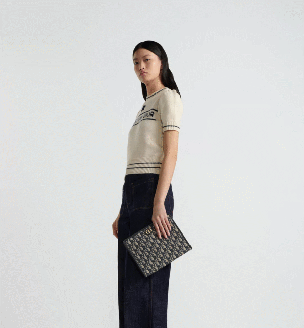 30 Montaigne Dea Pouch