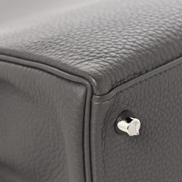 Togo Kelly Retourne 28 Etain