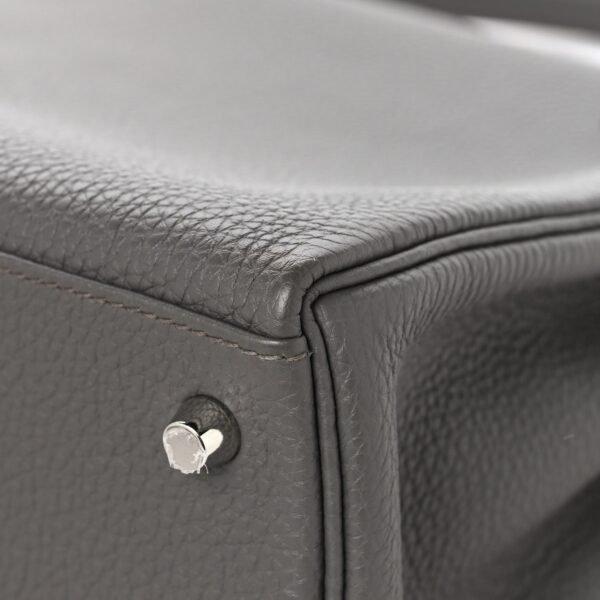 Togo Kelly Retourne 28 Etain