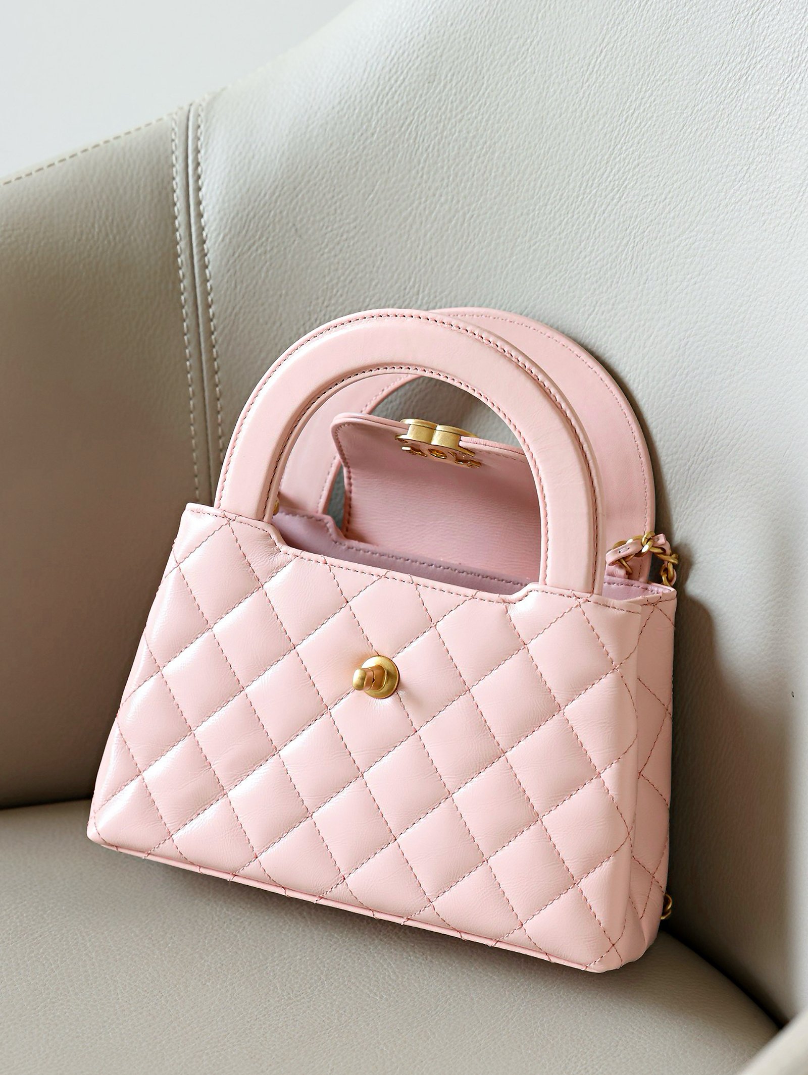 CHANEL 23K Kelly  Waxed Calfskin Leather Handbag Bag – Light Pink (23K Pink)