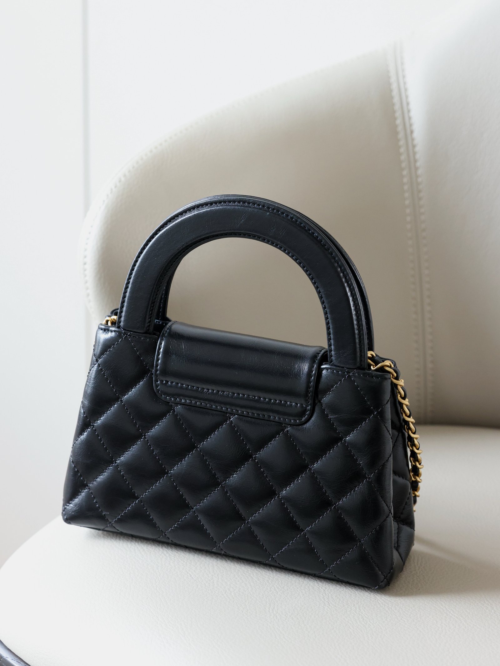 CHANEL 23K Kelly Waxed Calfskin Leather Handbag Bag – Black