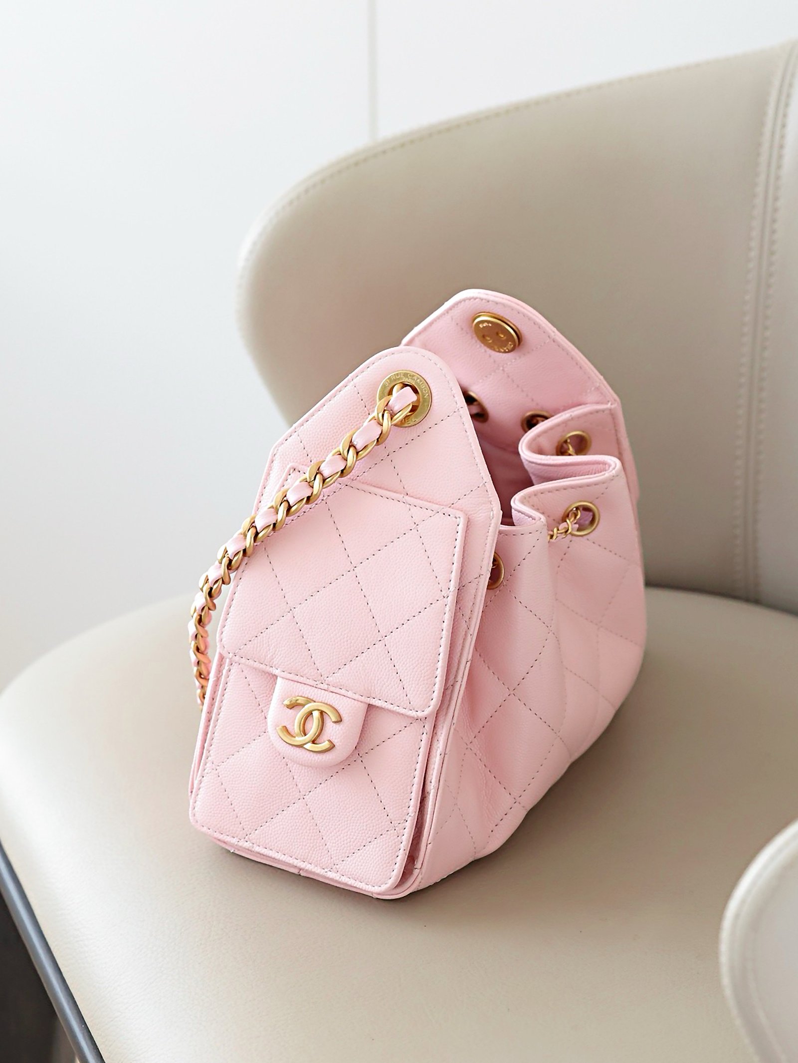 CHANEL 25bag Mini size – Pink Caviar Leather with Gold Buckle