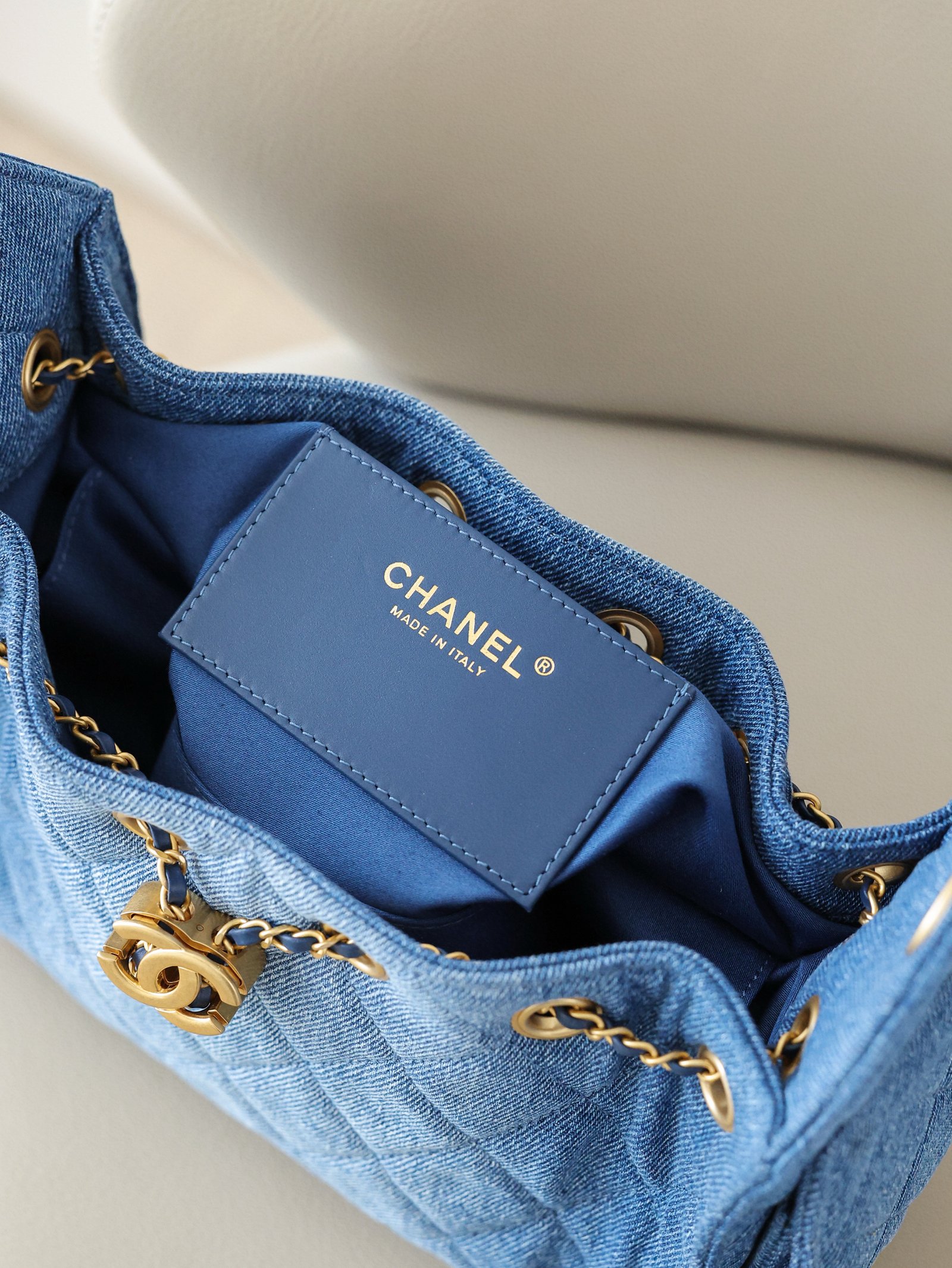 CHANEL 25bag Mini Size – Pink Caviar Leather with Gold Buckle