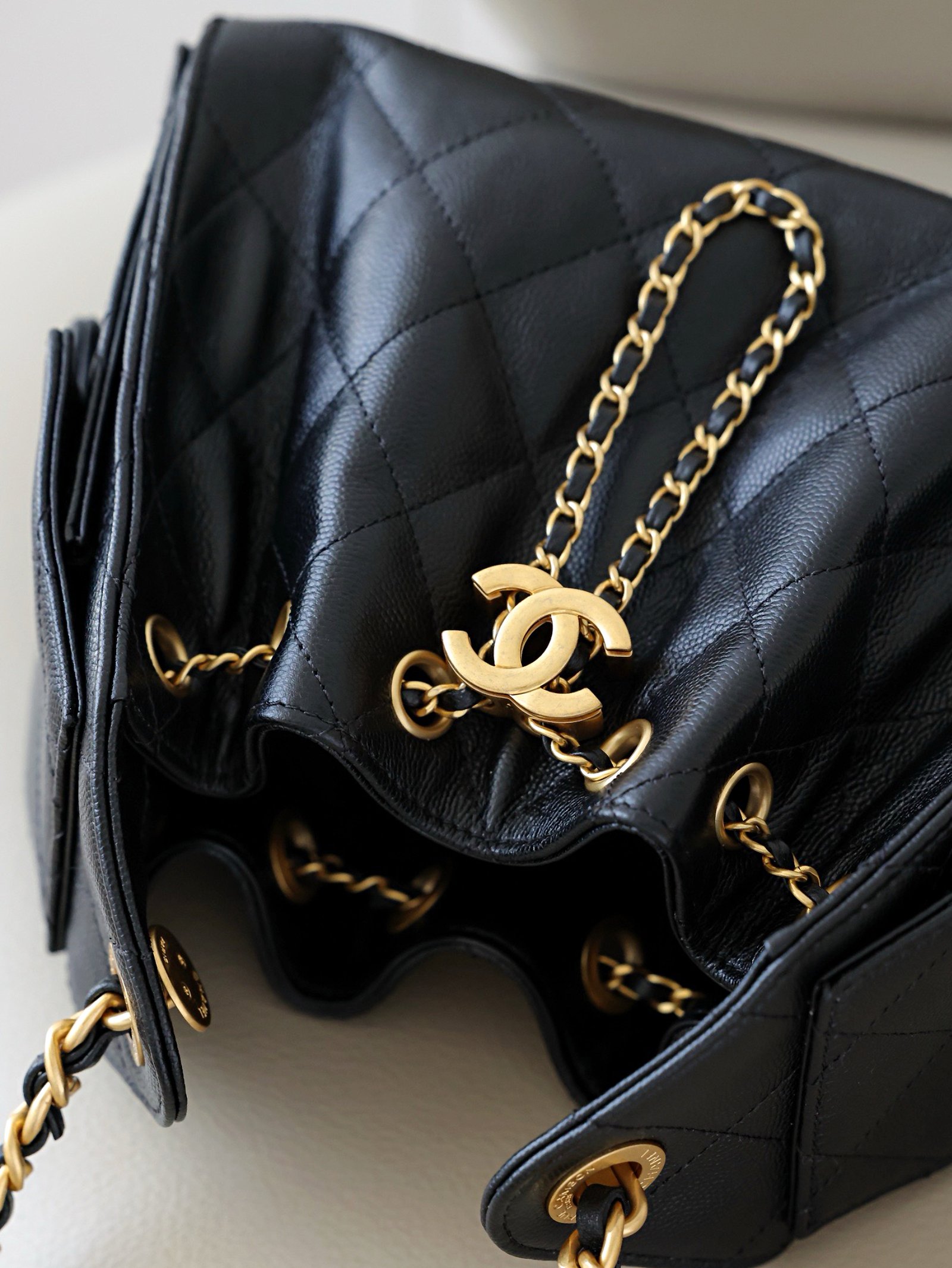 CHANEL 25bag Mini size – Black Caviar Leather with Gold Buckle